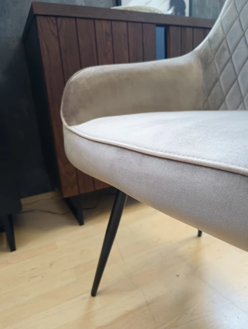 KRZESŁO OBROTOWE MARLO VELVET CZARNY STELAŻ/ C.BEŻ BLUVEL 40