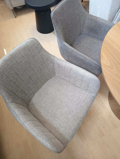 Porównanie kolorów krzesło Ballo jasny beż Brego 31 i beż brego 34