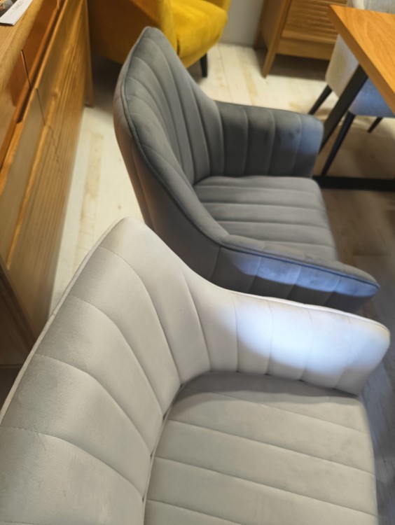 KRZESŁO OBROTOWE AZALIA VELVET CZARNY STELAŻ/JASNY SZARY BLUVEL 03