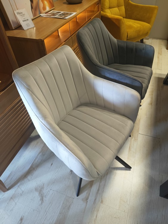 KRZESŁO OBROTOWE AZALIA VELVET CZARNY STELAŻ/JASNY SZARY BLUVEL 03