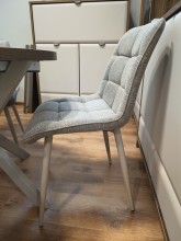 Krzesło do jadalni na kaszmirowym stelażu firmy Signal Chic Brego 34 kaszmir