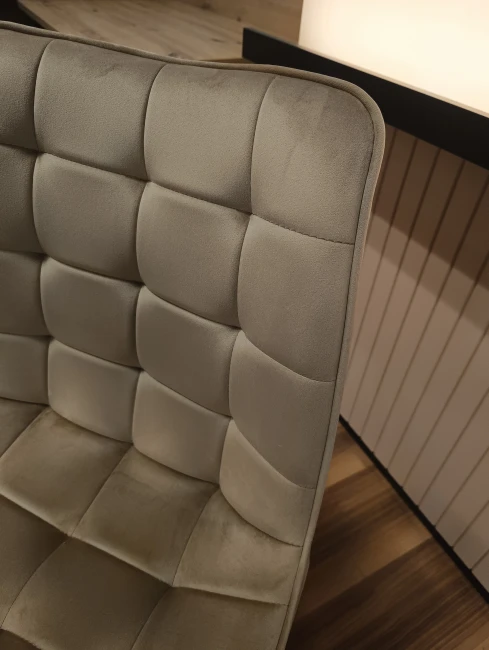 Krzesło obrotowe Nero KO265-FX velvet cappuccino (ciemny beż) / czarny stelaż