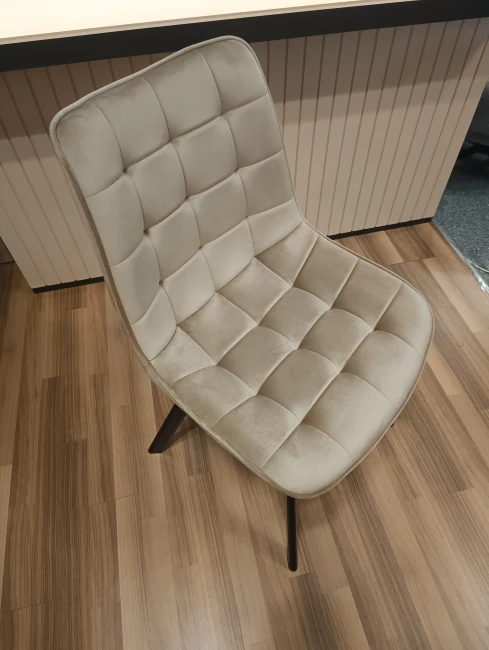 Krzesło obrotowe Nero KO265-FX velvet cappuccino (ciemny beż) / czarny stelaż