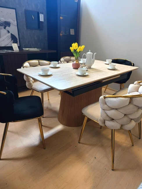 Krzesło tapicerowane Elira K47-FX velvet czarne / złote nogi Furnitex