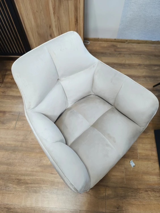 Krzesło z podłokietnikami Novo K40-FX velvet beżowy / czarny stelaż