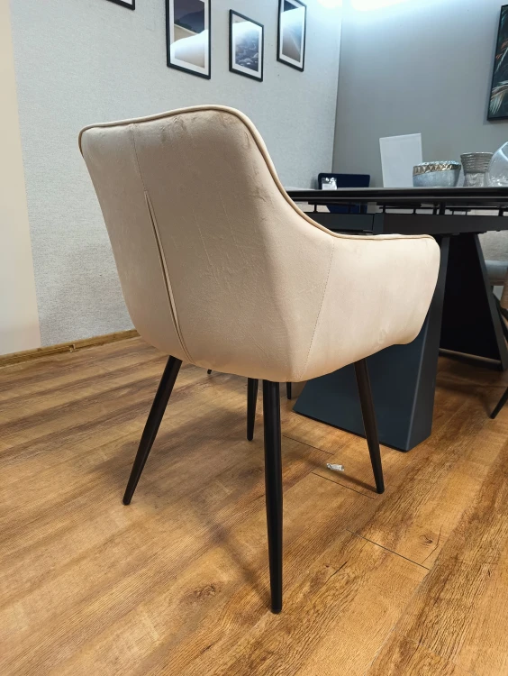 Krzesło z podłokietnikami Novo K40-FX velvet beżowy / czarny stelaż