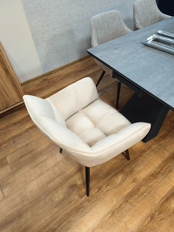 Krzesło z podłokietnikami Novo K40-FX velvet beżowy / czarny stelaż