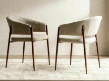 Krzesło z podłokietnikami Akita D jasny beż tap 255  stelaż orzech Signal.jpg