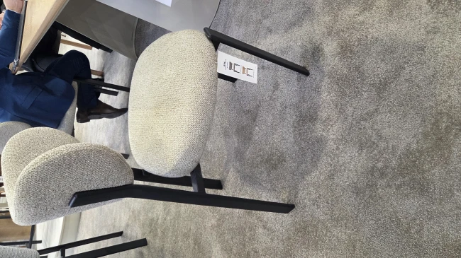 krzesło Rin czarny stelaż beżowe do jadalni Signal.jpg