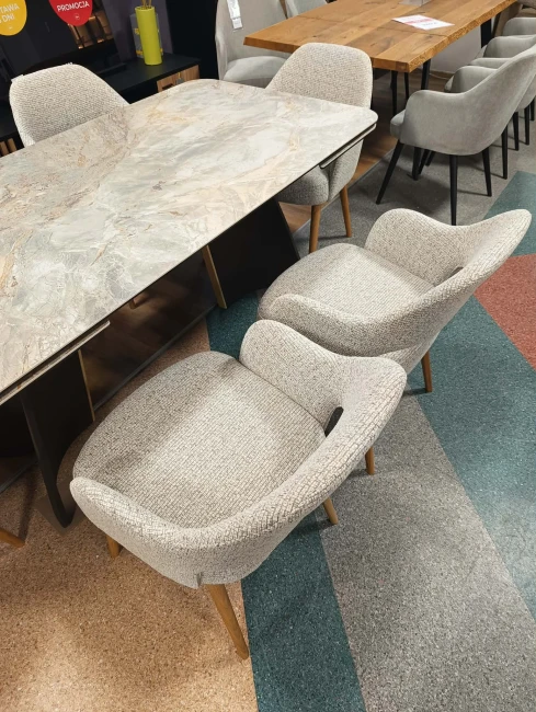 KRZESŁO TAPICEROWANE DO JADALNI.jpg