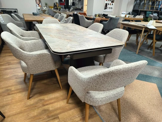 KRZESŁO MILO Z PODŁKIETNIKAMI NOGA DĘBOWA.jpg