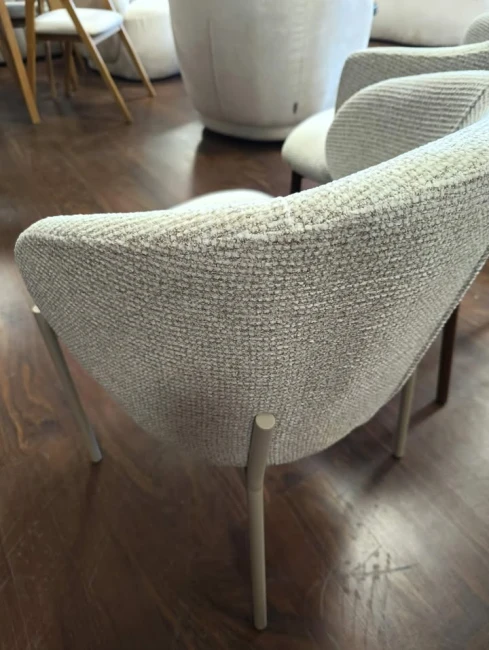 KRZESŁO TAPICEROWANE DO JADALNI KIOTO KASZMIROWE BEŻOWE TKANINA NOELLE.jpg