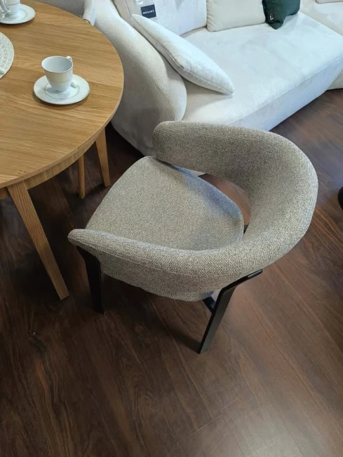 KRZESŁO Z PODŁKIETNIKAMI NAGOJA DO SALONU SIGNAL.jpg