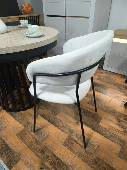 Krzesło tapicerowane GLAM BLACK beżowe (Riviera 06) / czarny stelaż