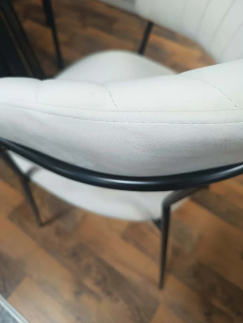 Krzesło tapicerowane GLAM BLACK beżowe (Riviera 06) / czarny stelaż