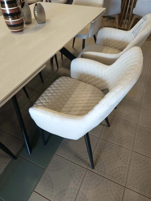 Krzesło tapicerowane velvet K3-FX (B) beżowe / czarne nogi