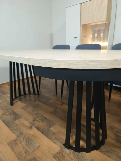 Okrągły rozkładany stół Magnus ST-75 po rozłożeniu