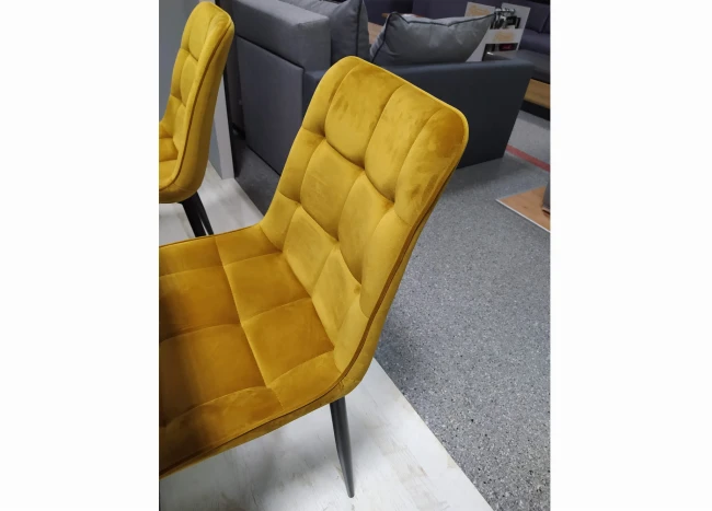 Krzesło welwetowe Chic Velvet Bluvel68 curry musztardowe firmy Signal