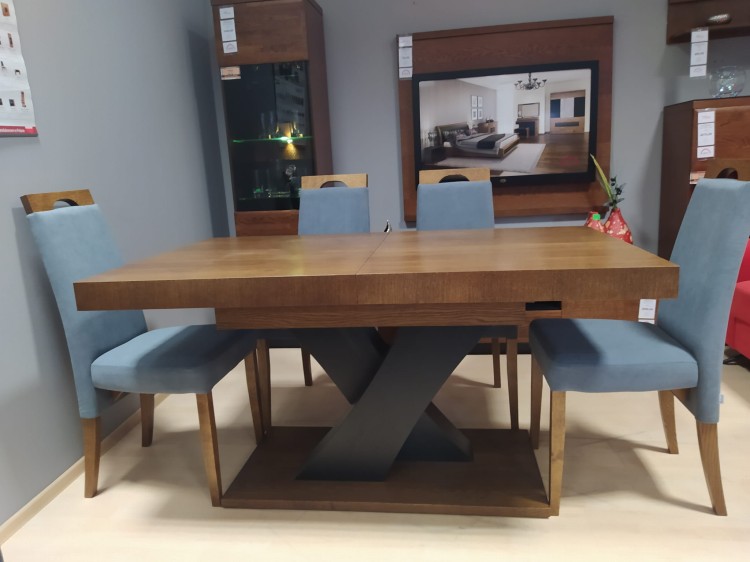 Stół fornirowany dębowy Valentino X na kolumnie firmy Bukowski Meble + krzesła Negro