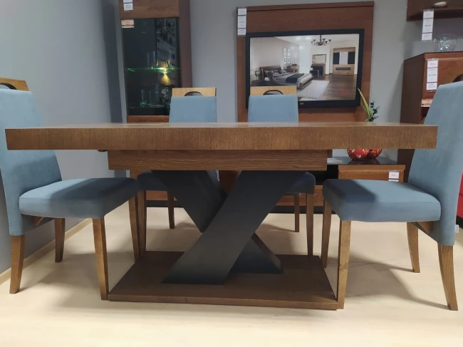 Stół fornirowany dębowy Valentino X na kolumnie firmy Bukowski Meble