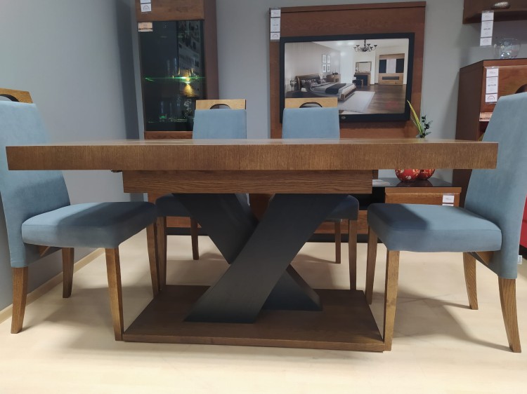 Stół fornirowany dębowy Valentino X na kolumnie firmy Bukowski Meble