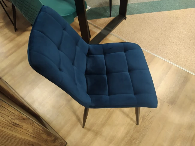 KRZESŁO CHIC VELVET CZARNY STELAŻ/GRANATOWY BLUVEL 86