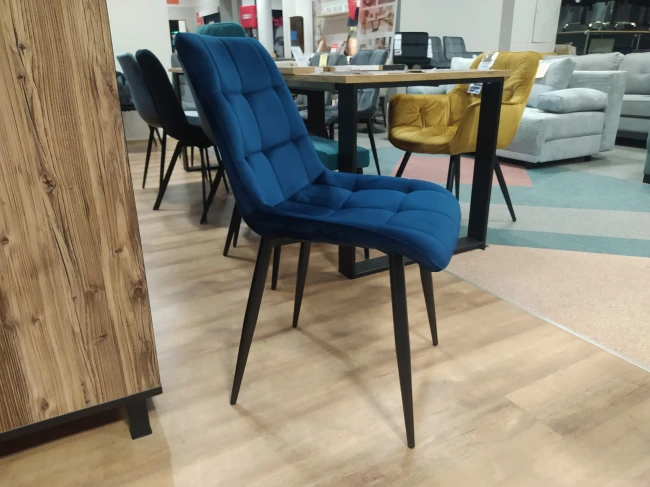 Nowoczesne granatowe krzesło do jadalni Chic velvet bluvel86 Signal