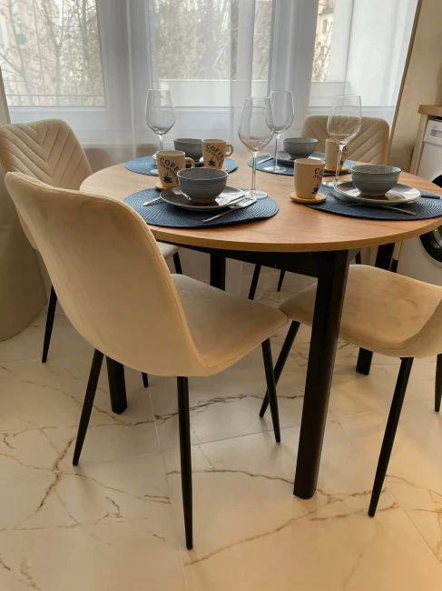 Krzesło tapicerowane K5-FX velvet beżowe jasny beż na czarnych metalowych nogach + Stół ST6-FX okrągły dąb artisan / czarny