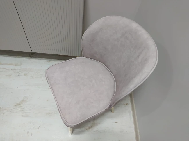 Nowoczesne krzesło glamour AINE wybór kolorów / noga złota tkanina Chill Me beż Atreve