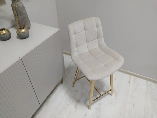 Hoker niski H1-FX krzesło barowe velvet beżowy (złoty stelaż)