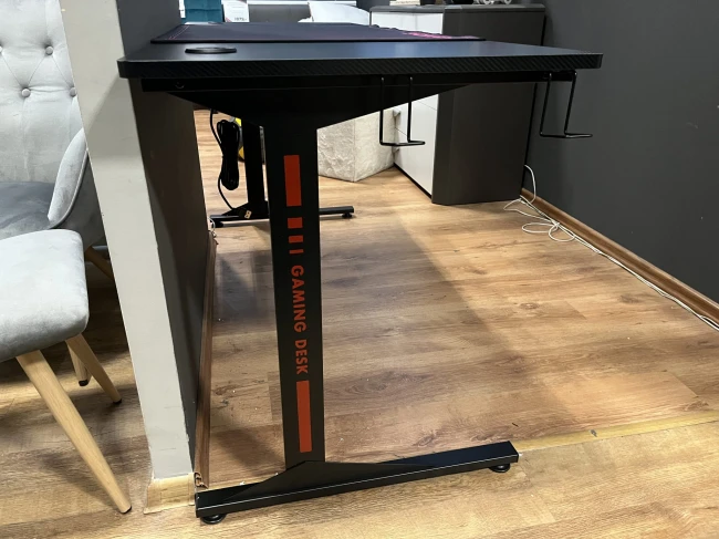 Duże biurko gamingowe B10-FX idealne dla gracza 160 cm
