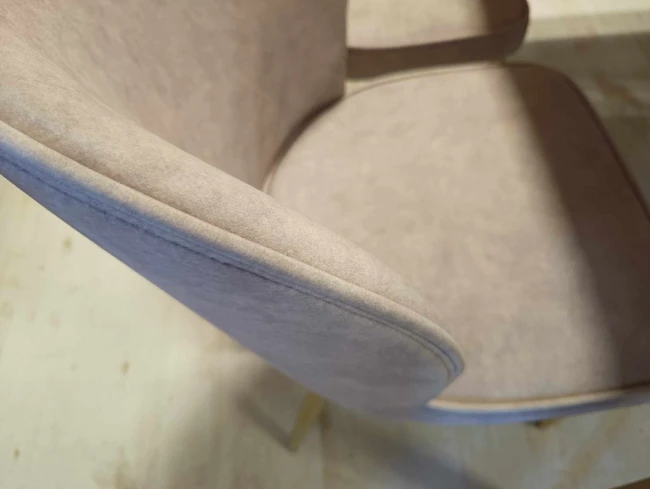 Nowoczesne krzesło AINE wybór kolorów / noga złota