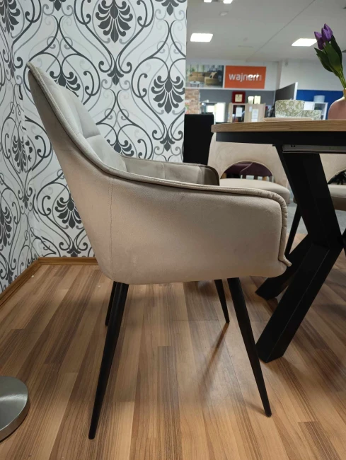 KRZESŁO LILIA VELVET CZARNY STELAŻ/C. BEŻ 40