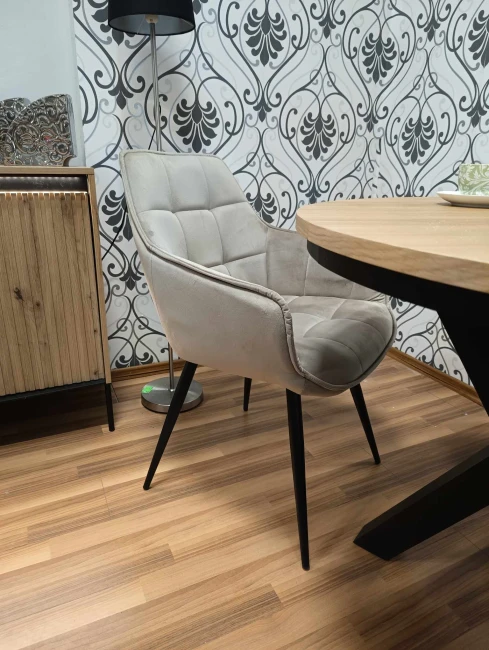 KRZESŁO LILIA VELVET CZARNY STELAŻ/C. BEŻ 40