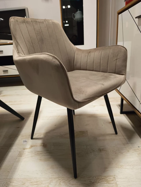 KRZESŁO APPLE VELVET CZARNY STELAŻ/C.BEŻ BLUVEL 40