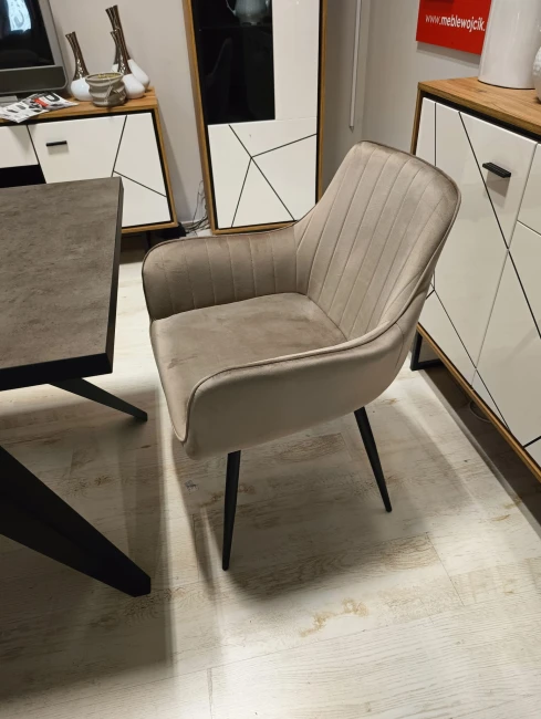 KRZESŁO APPLE VELVET CZARNY STELAŻ/C.BEŻ BLUVEL 40 SIGNAL