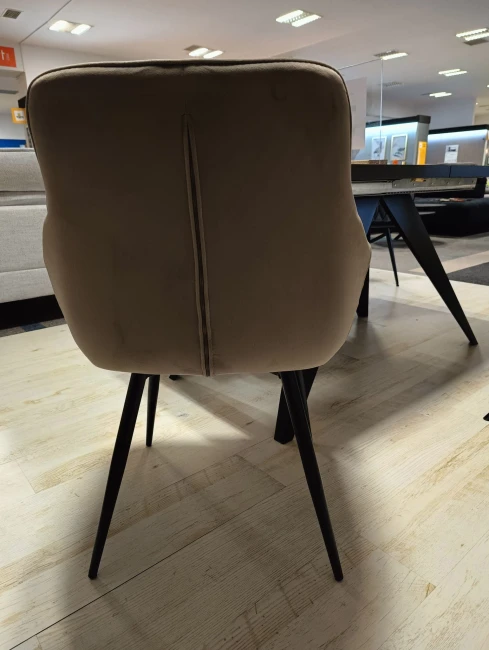 KRZESŁO APPLE VELVET CZARNY STELAŻ/C.BEŻ BLUVEL 40