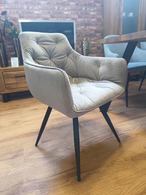 KRZESŁO OBROTOWE MANGO VELVET STELAŻ CZARNY/BLUVEL C.BEŻ 40