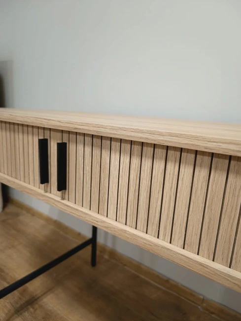 Designerkie biurko lub toaletka z owalnym blatem w naturalnym kolorze na metalowym stelażu B51 Halmar