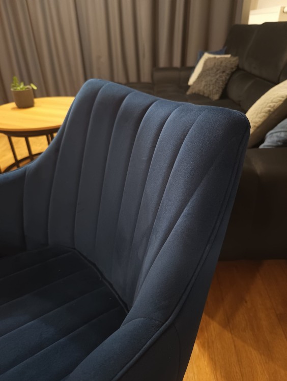 KRZESŁO OBROTOWE AZALIA VELVET CZARNY STELAŻ/GRANATOWY BLUVEL 86