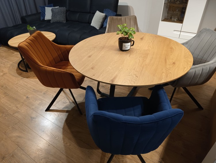 KRZESŁO OBROTOWE AZALIA VELVET CZARNY STELAŻ/GRANATOWY BLUVEL 86