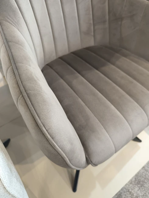 KRZESŁO OBROTOWE AZALIA VELVET CZARNY STELAŻ / CAPPUCCINO BLUVEL 38